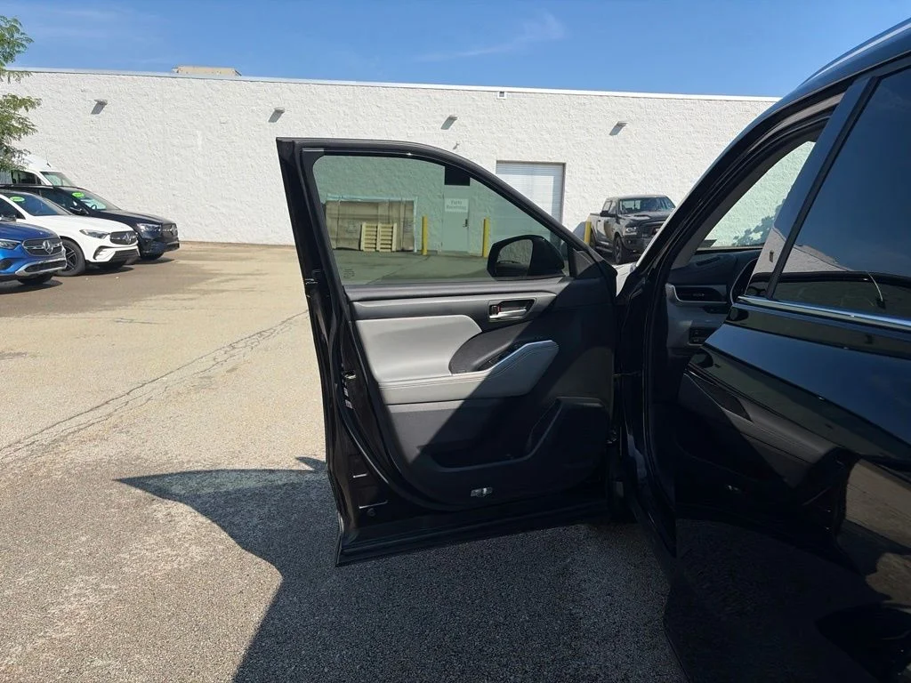 Used 2021 Brown Toyota XLE image 10