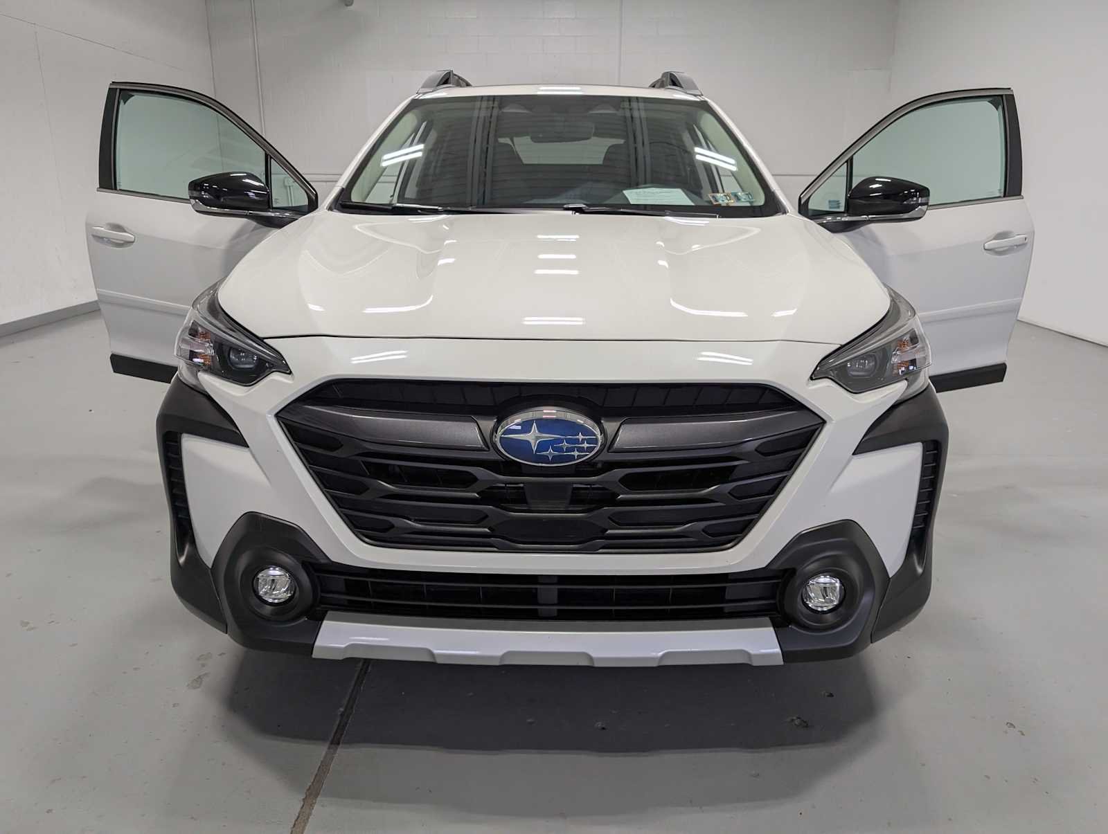 Used 2025 Crystal White Pearl Subaru Limited image 15