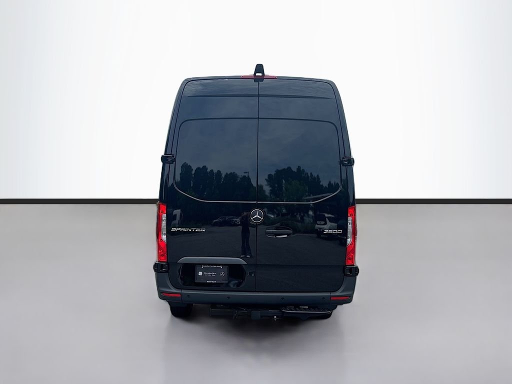 New 2026  Mercedes-Benz Cargo 170 WB image 4