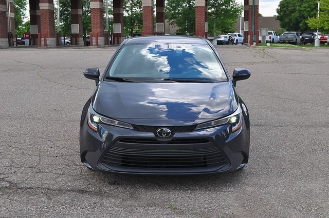 Used 2024  Toyota LE image 8