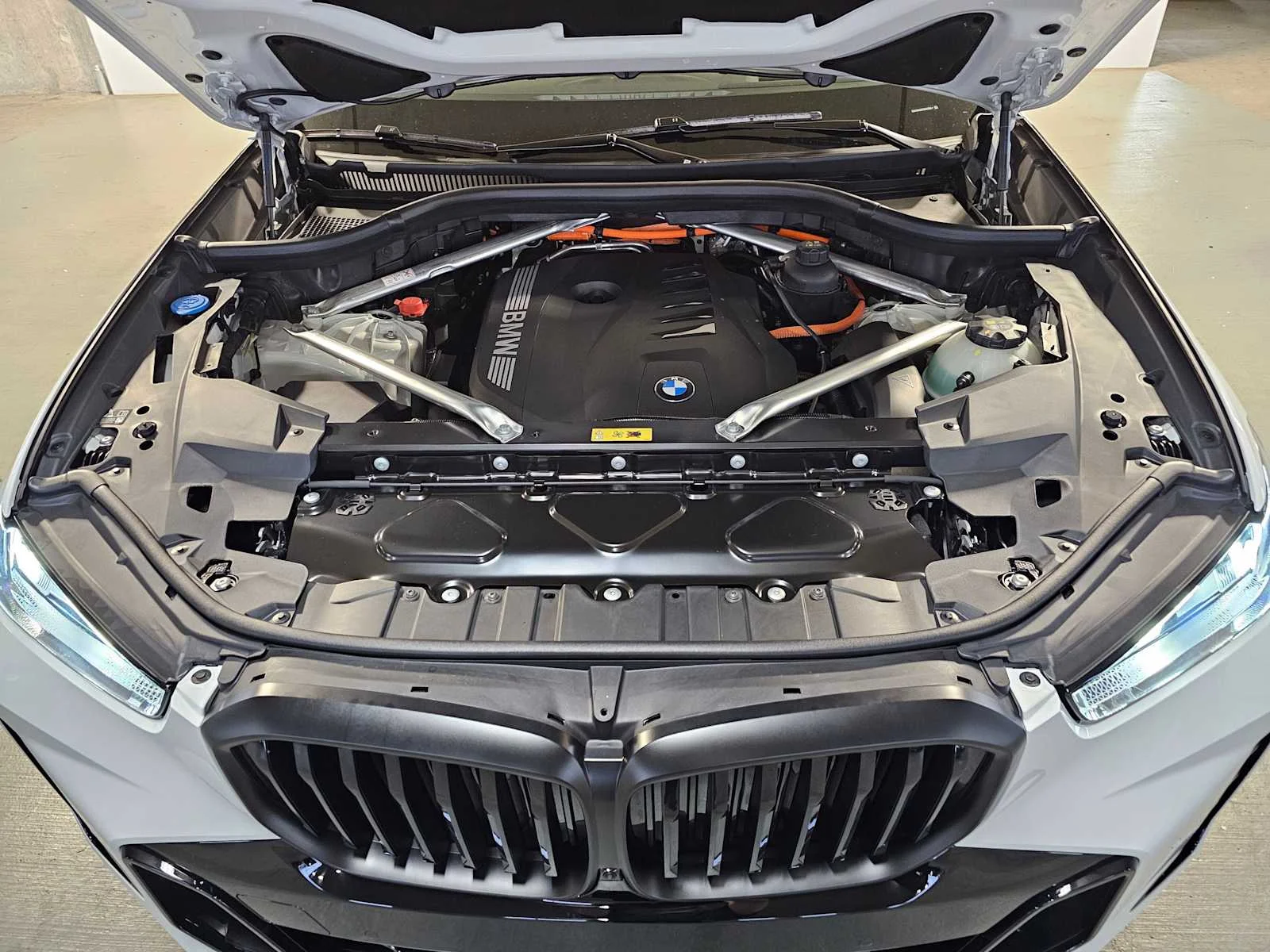 New 2026 Alpine White BMW xDrive50e image 9