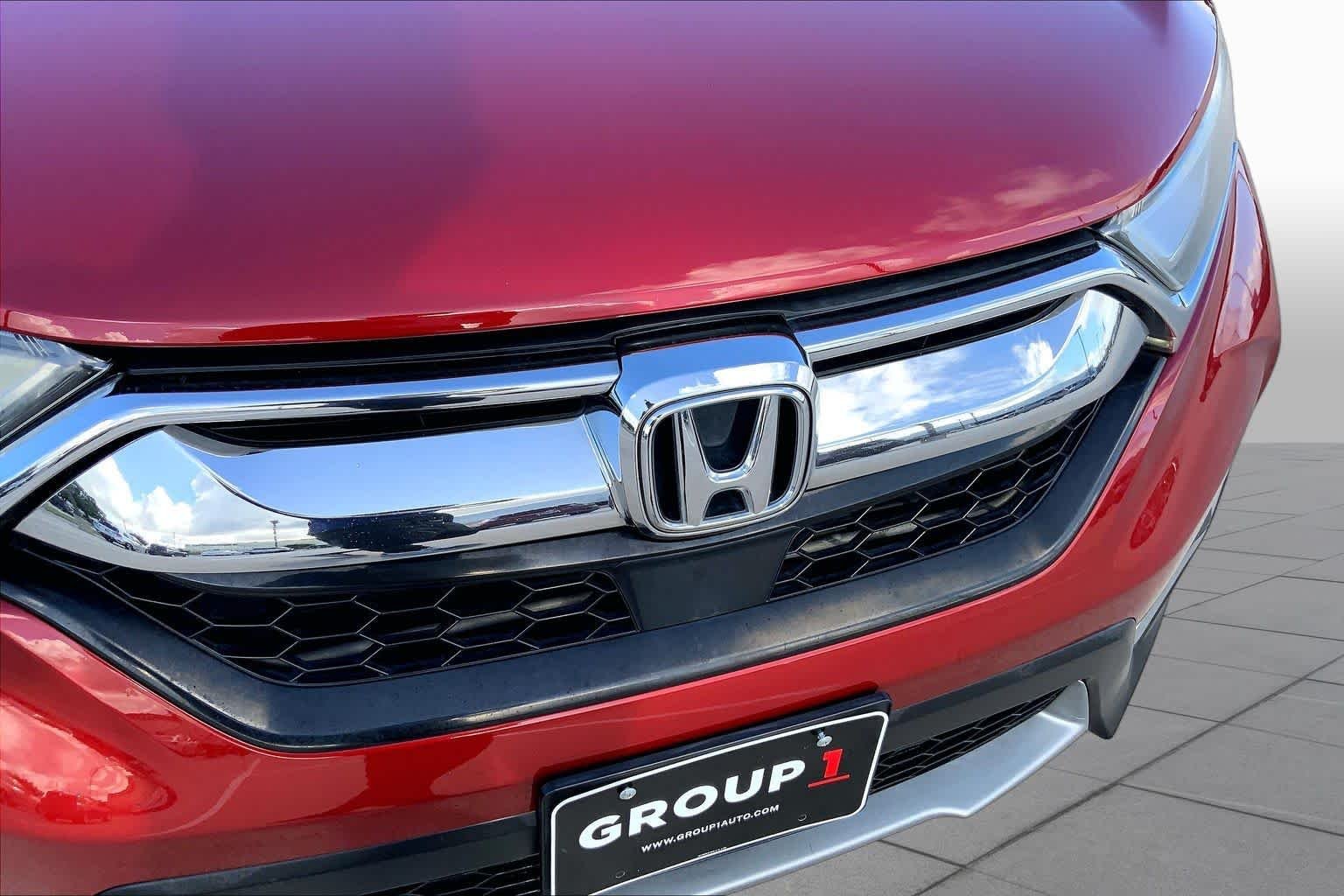 Used 2018 Basque Red Pearl II Honda Touring image 30