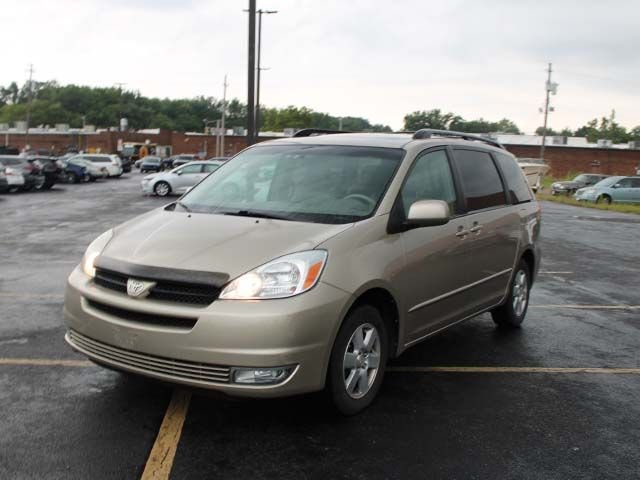 Used 2004 Toyota Sienna XLE with VIN 5TDZA22C24S118416 for sale in North Olmsted, OH