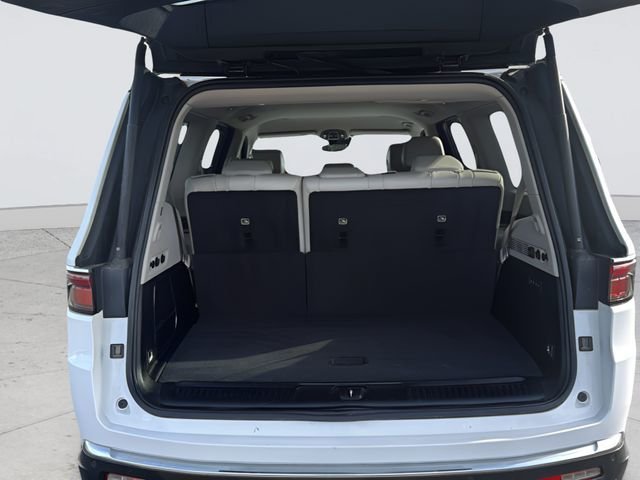 Used 2022 White Jeep Series III image 25