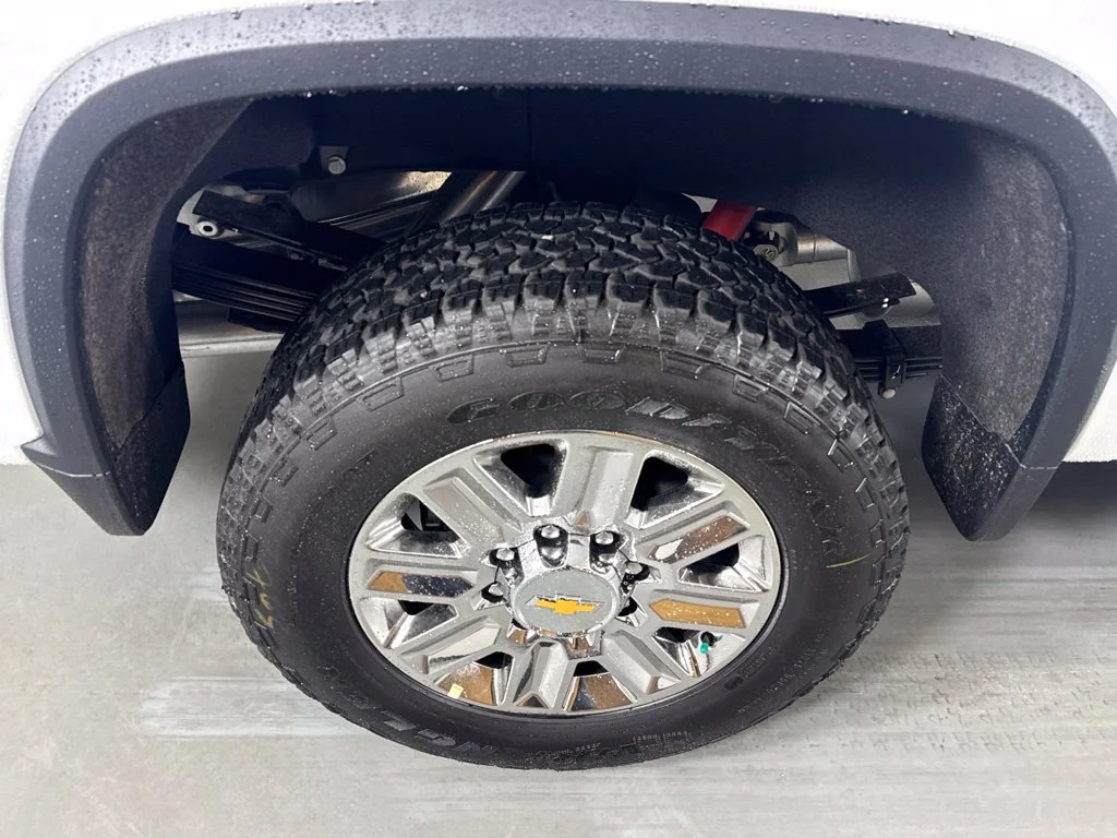 New 2026 Summit White Chevrolet High Country image 12