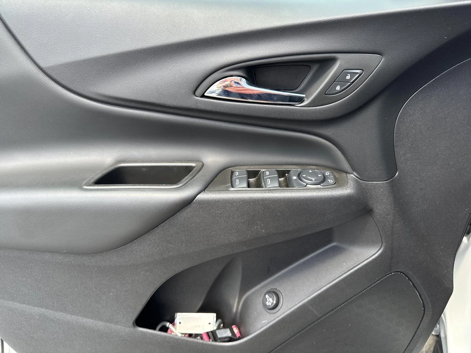 Used 2024 Summit White Chevrolet LT image 17