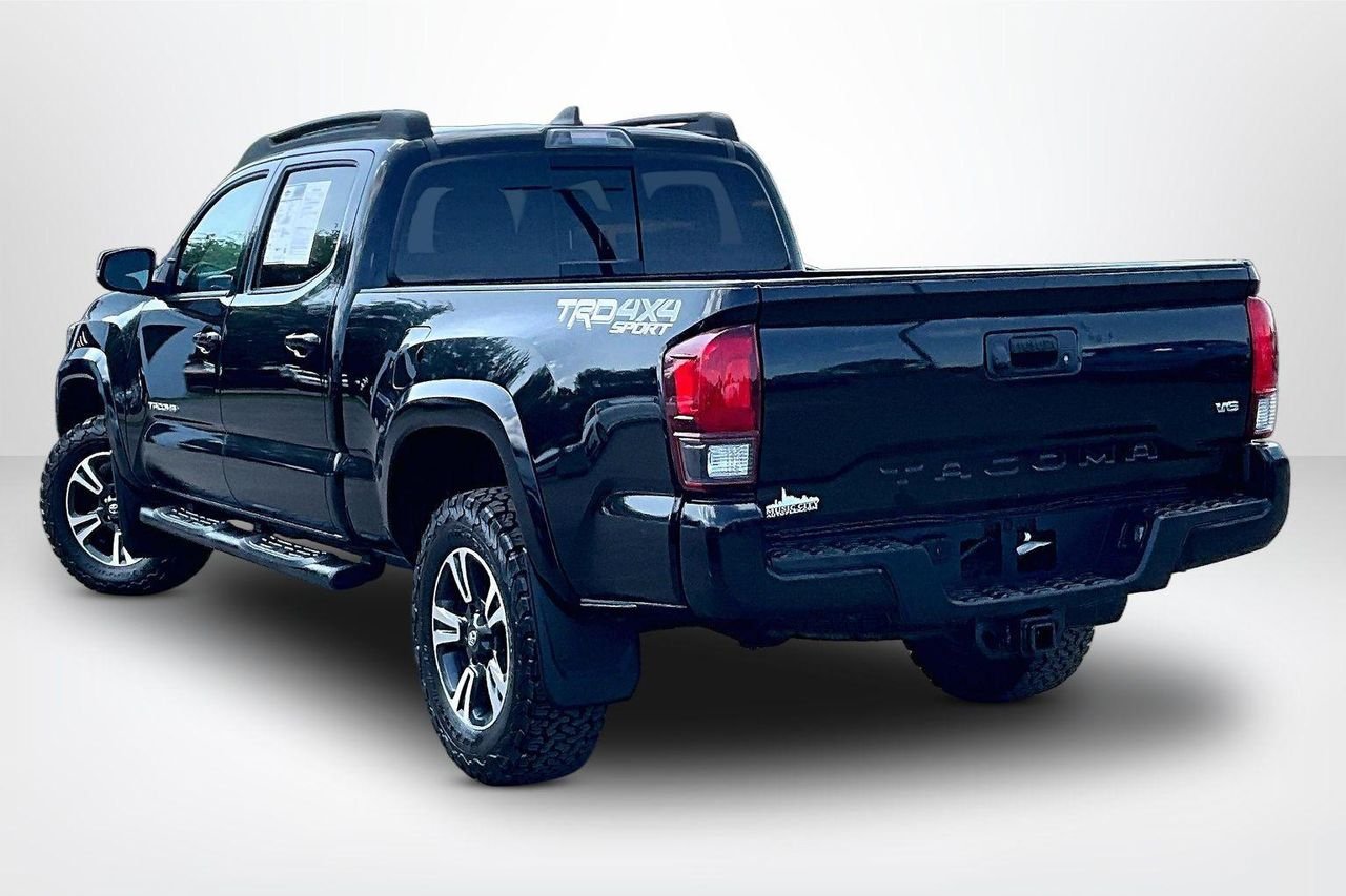 Used 2018 Midnight Black Metallic Toyota SR5 image 5
