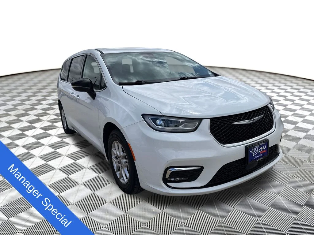2024 Chrysler Pacifica Touring L - Photo 8