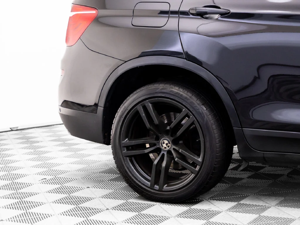 Used 2016 Black BMW xDrive28i image 32
