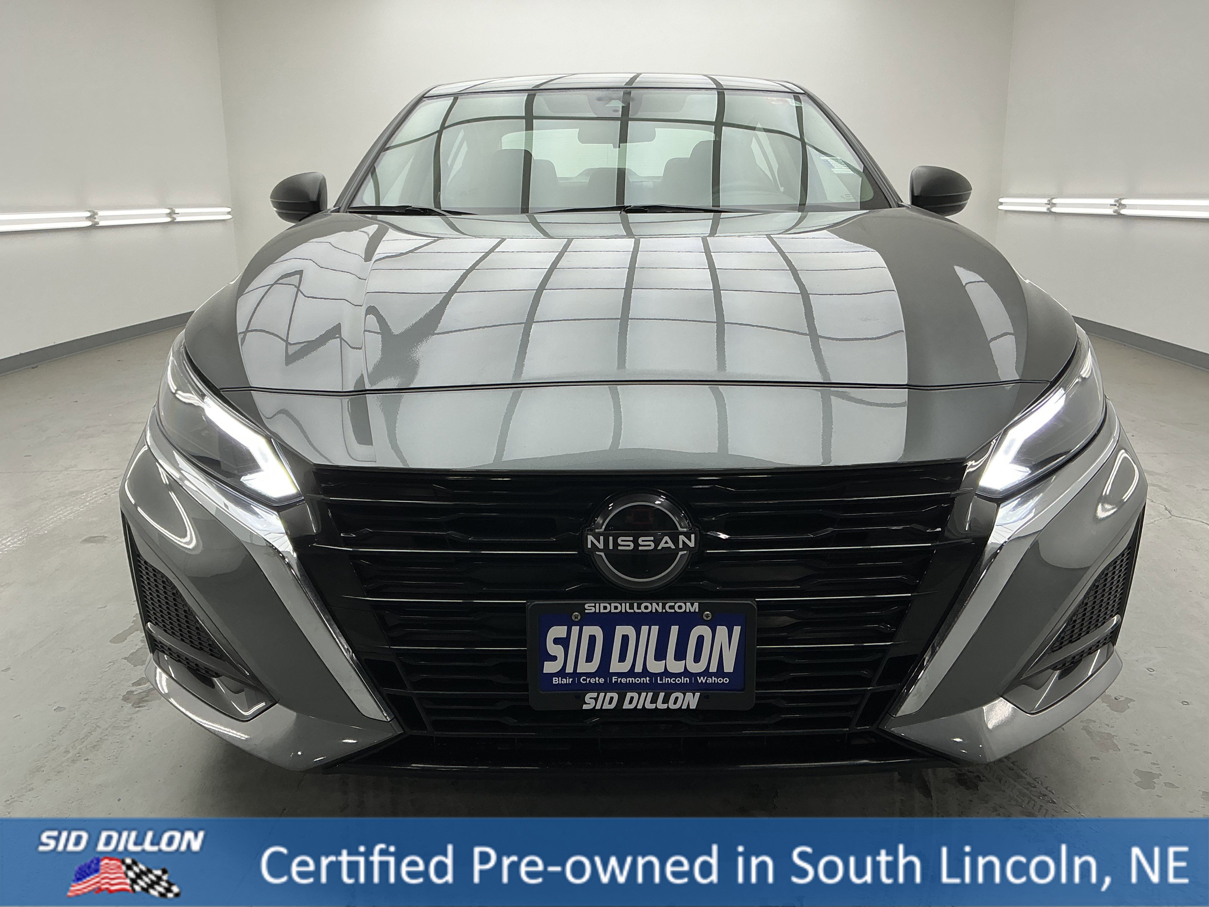 View vehicle photo 2