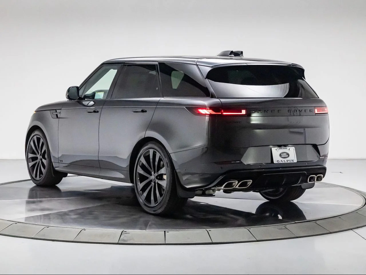 New 2026 Carpathian Grey Land Rover P530 Dynamic SE image 3