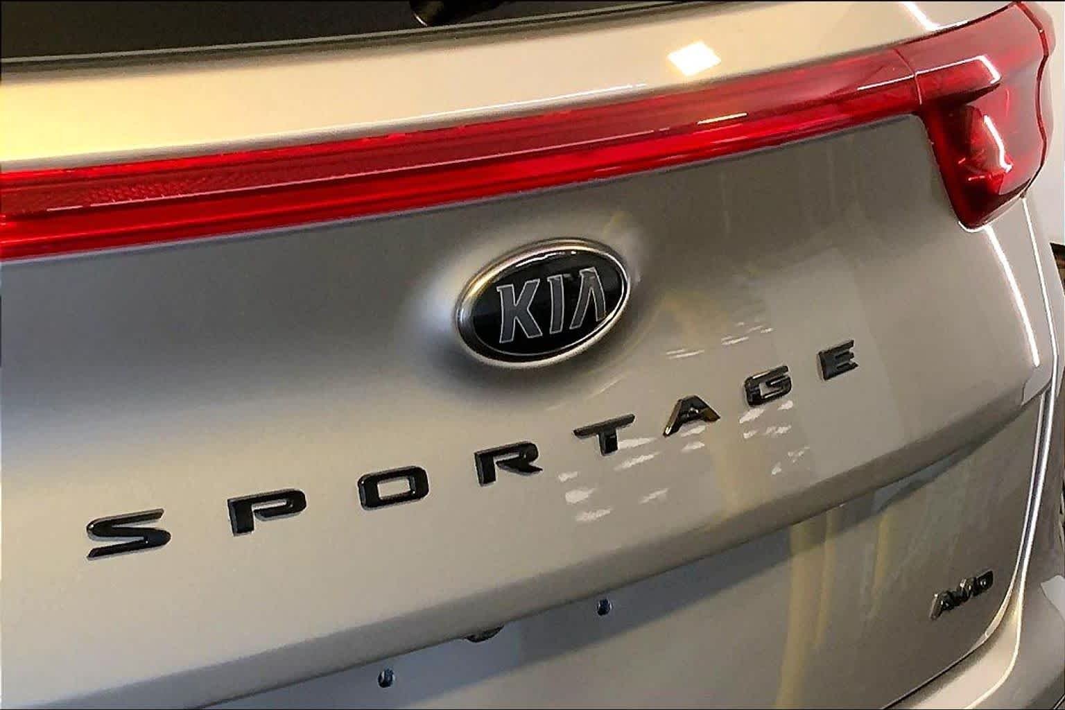 Used 2022 Steel Gray Kia Nightfall image 10