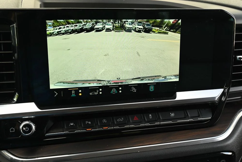 Used 2023 White GMC SLT image 17