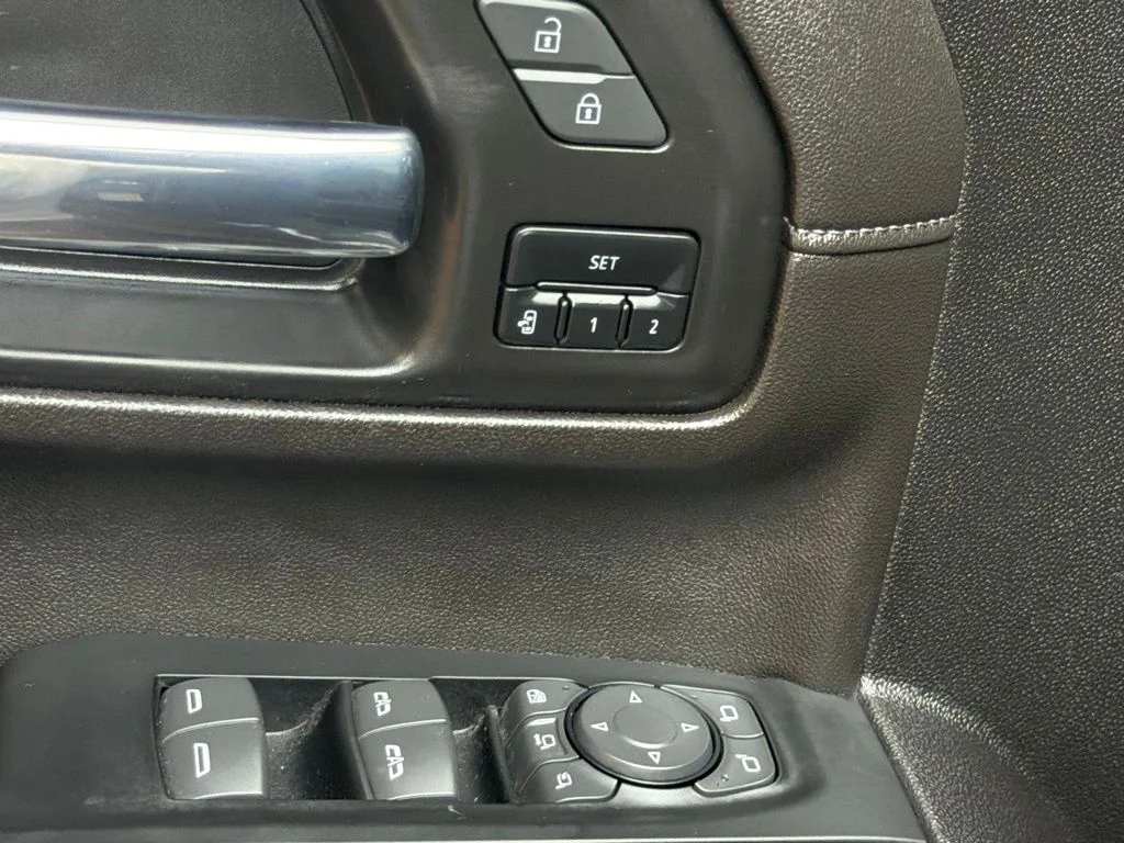 Used 2023 Onyx Black GMC Denali image 21
