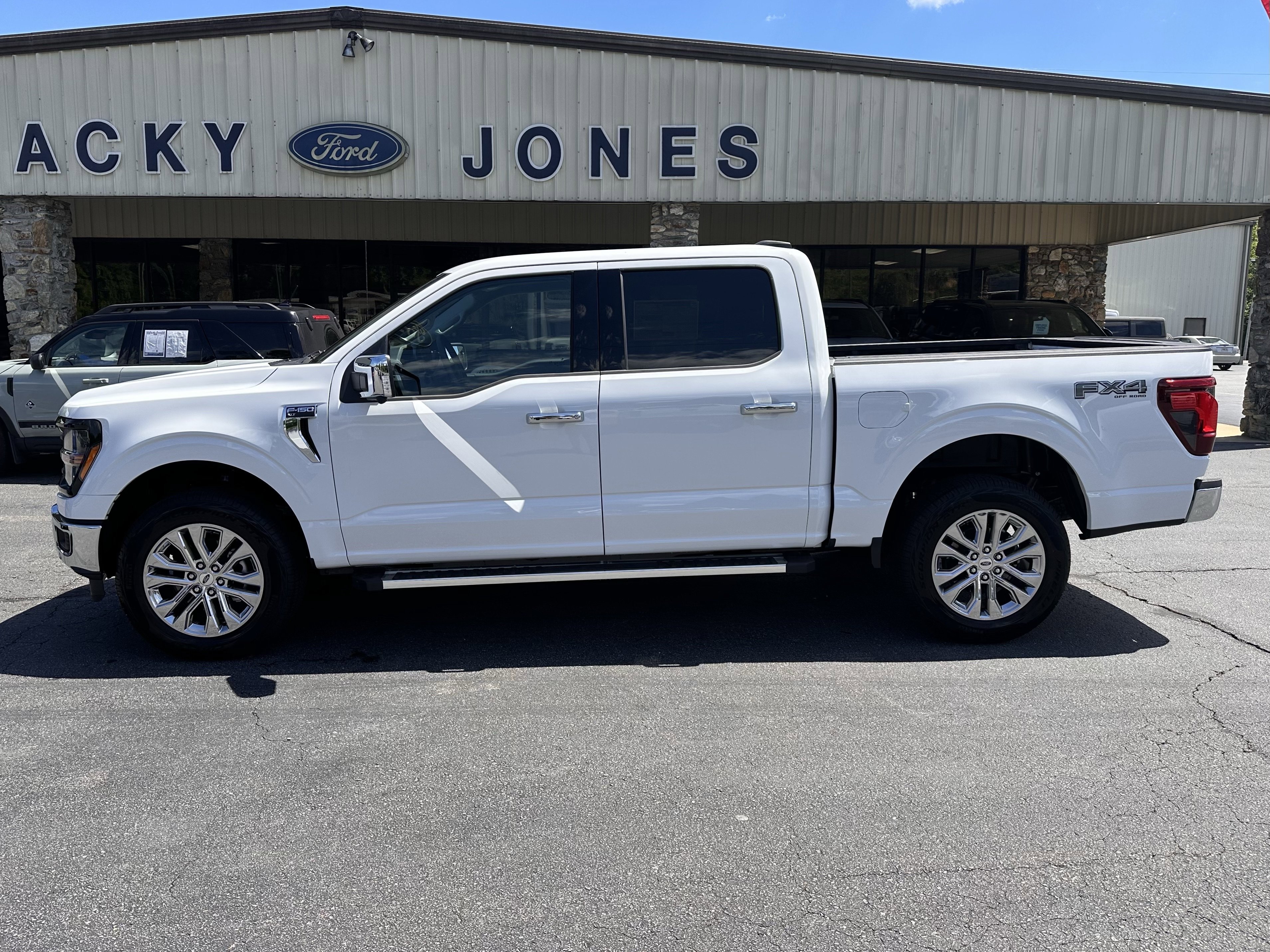 New 2026 Oxford White Ford XLT image 1