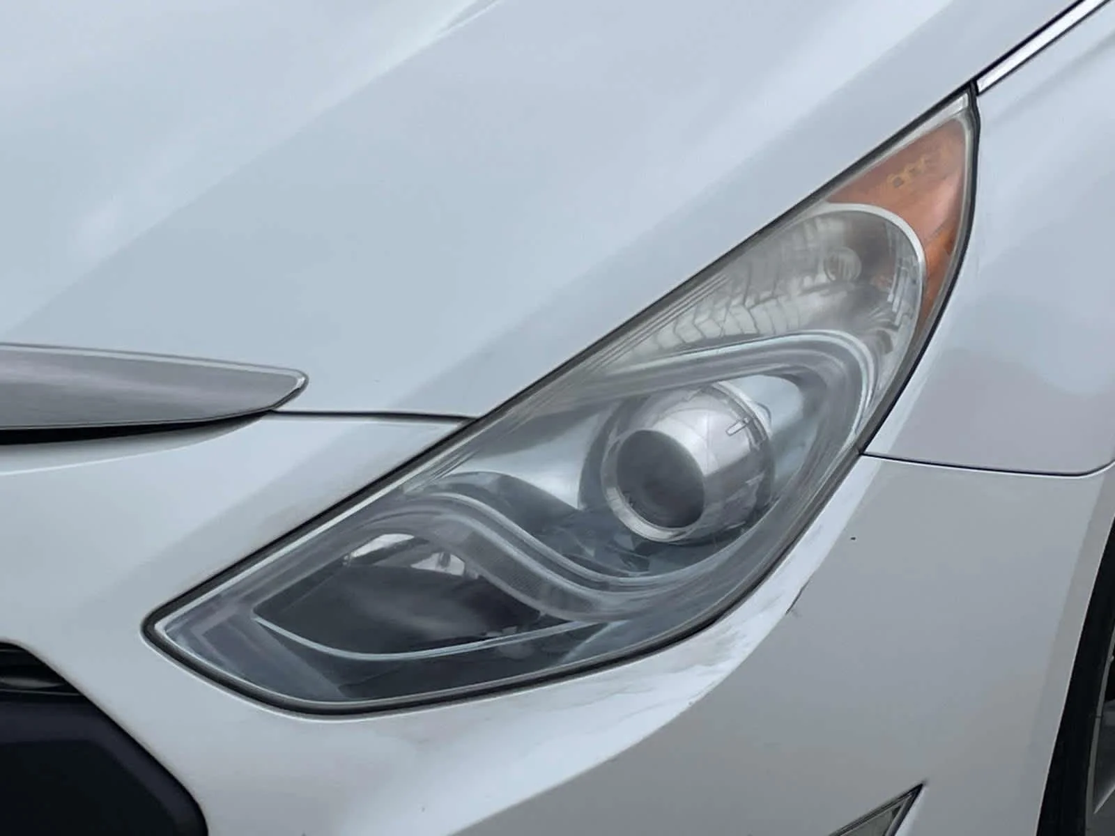 Used 2011 Porcelain White Pearl Hyundai Hybrid image 13
