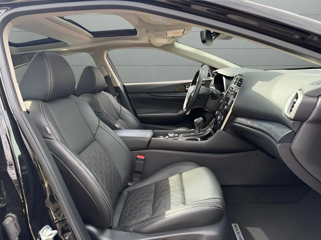 Used 2021 Black Nissan Platinum image 28