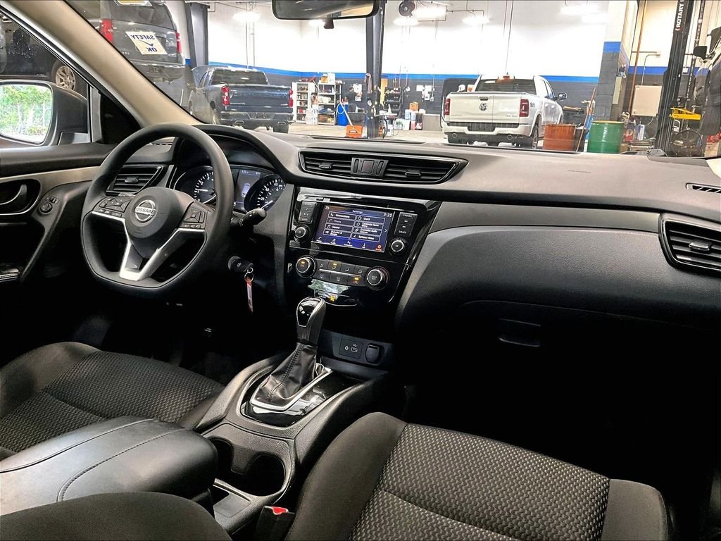 Used 2019 Silver Nissan S image 14