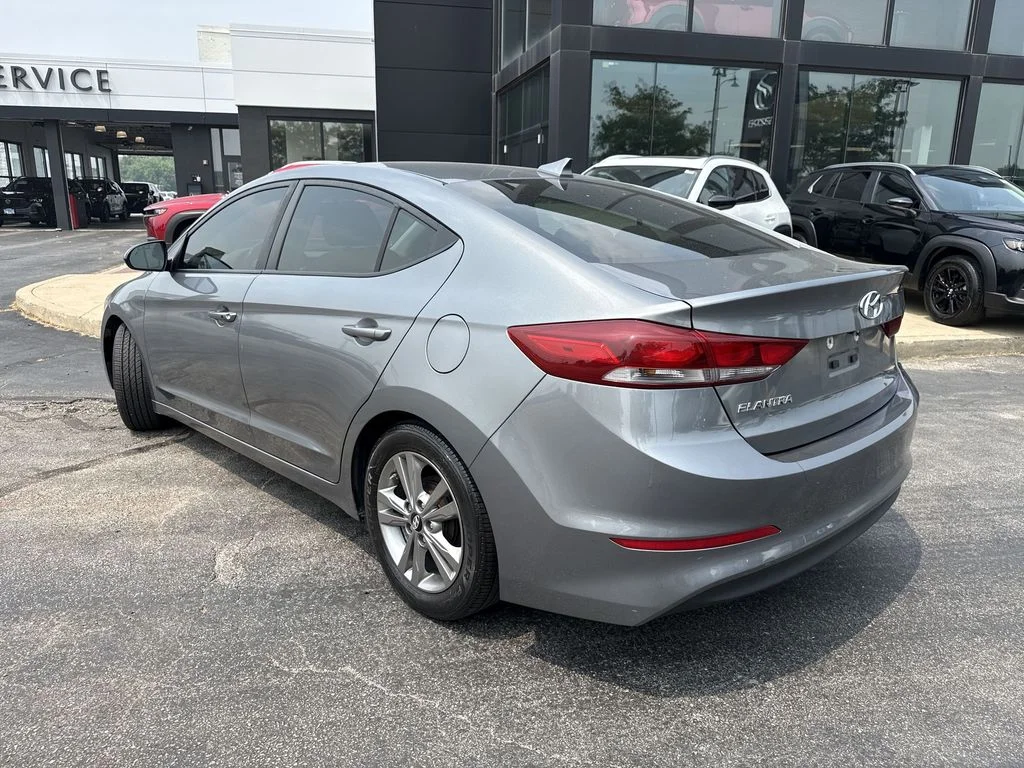Used 2017 Gray Hyundai SE image 9