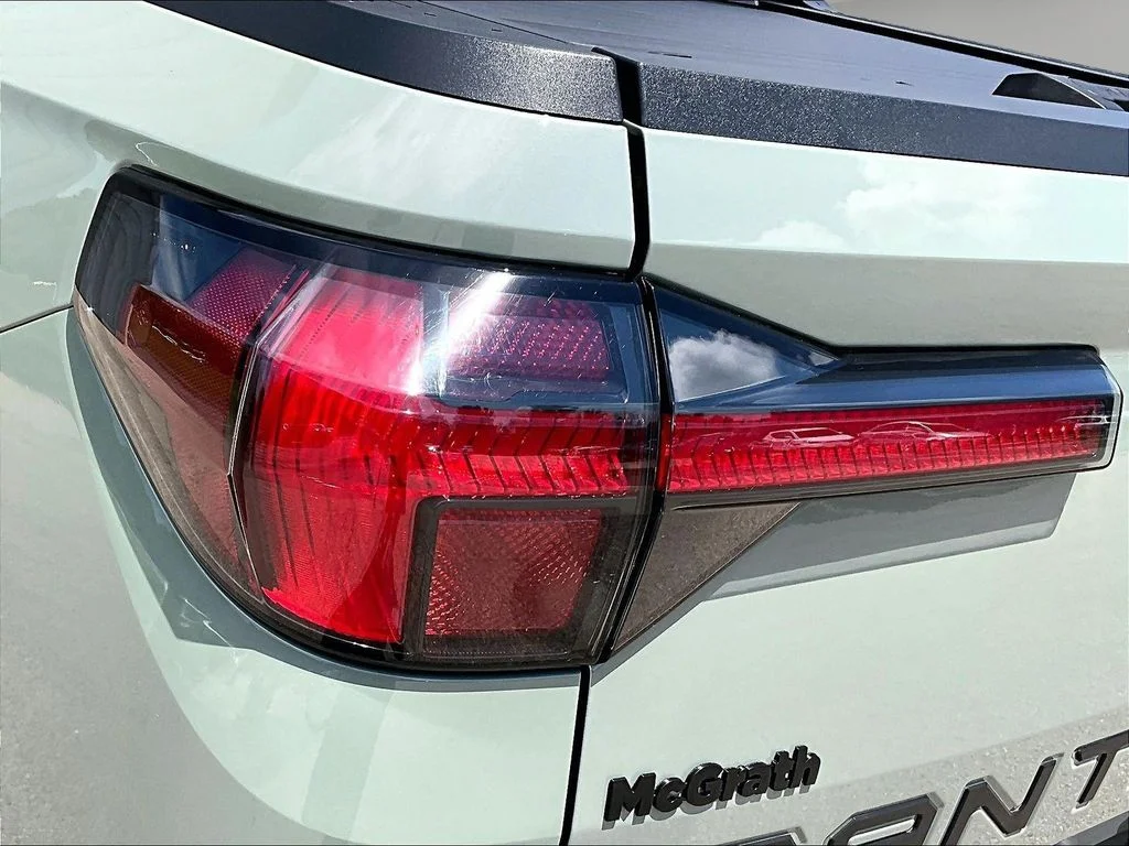 Used 2023 Green Hyundai SEL image 28