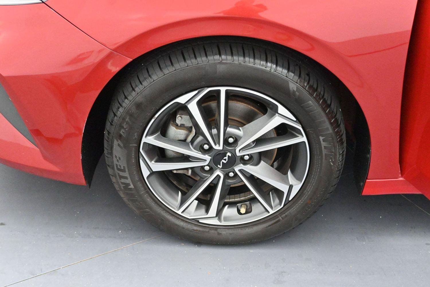 Used 2022 Currant Red Kia LXS image 27