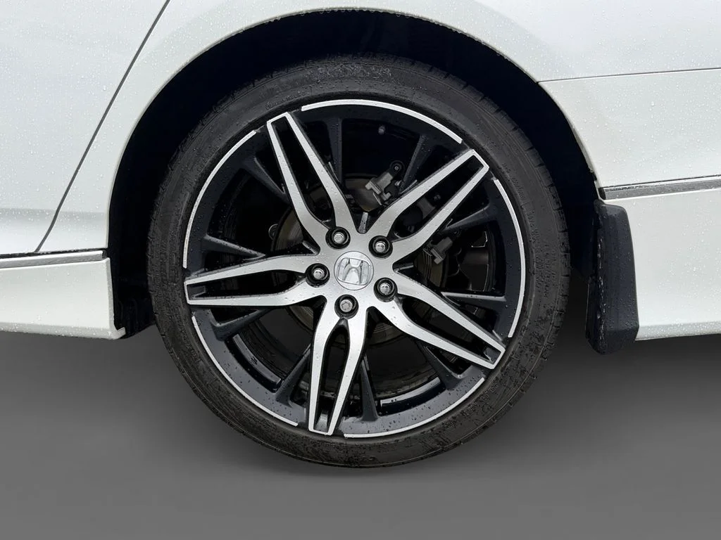 Used 2022 White Honda Touring image 17