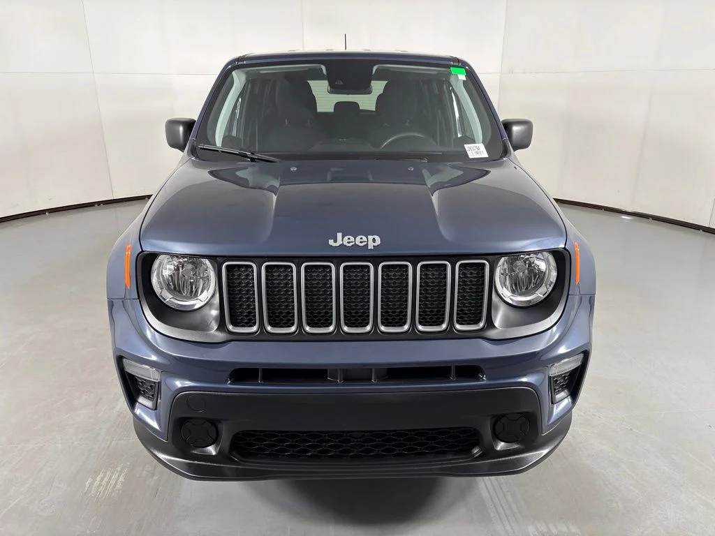 Used 2023 Blue Jeep Latitude image 3
