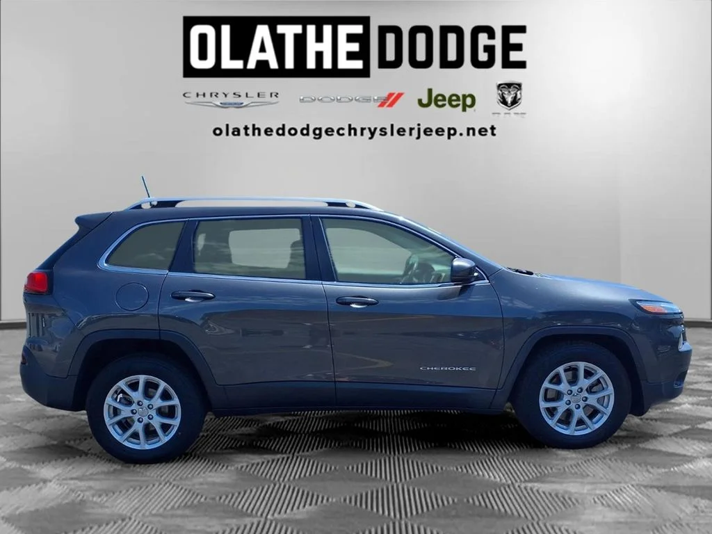 Used 2016 Gray Jeep Latitude image 27