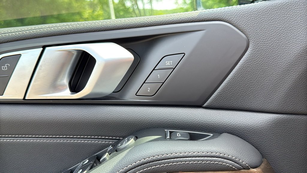 Used 2021 Phytonic Blue Metallic BMW xDrive40i image 20