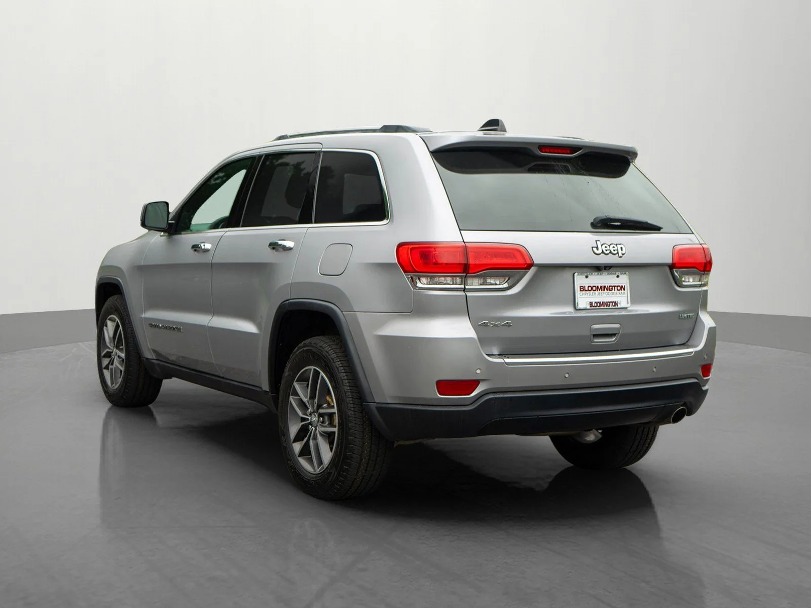 Used 2018 Billet Silver Metallic Clearcoat Jeep Limited image 5