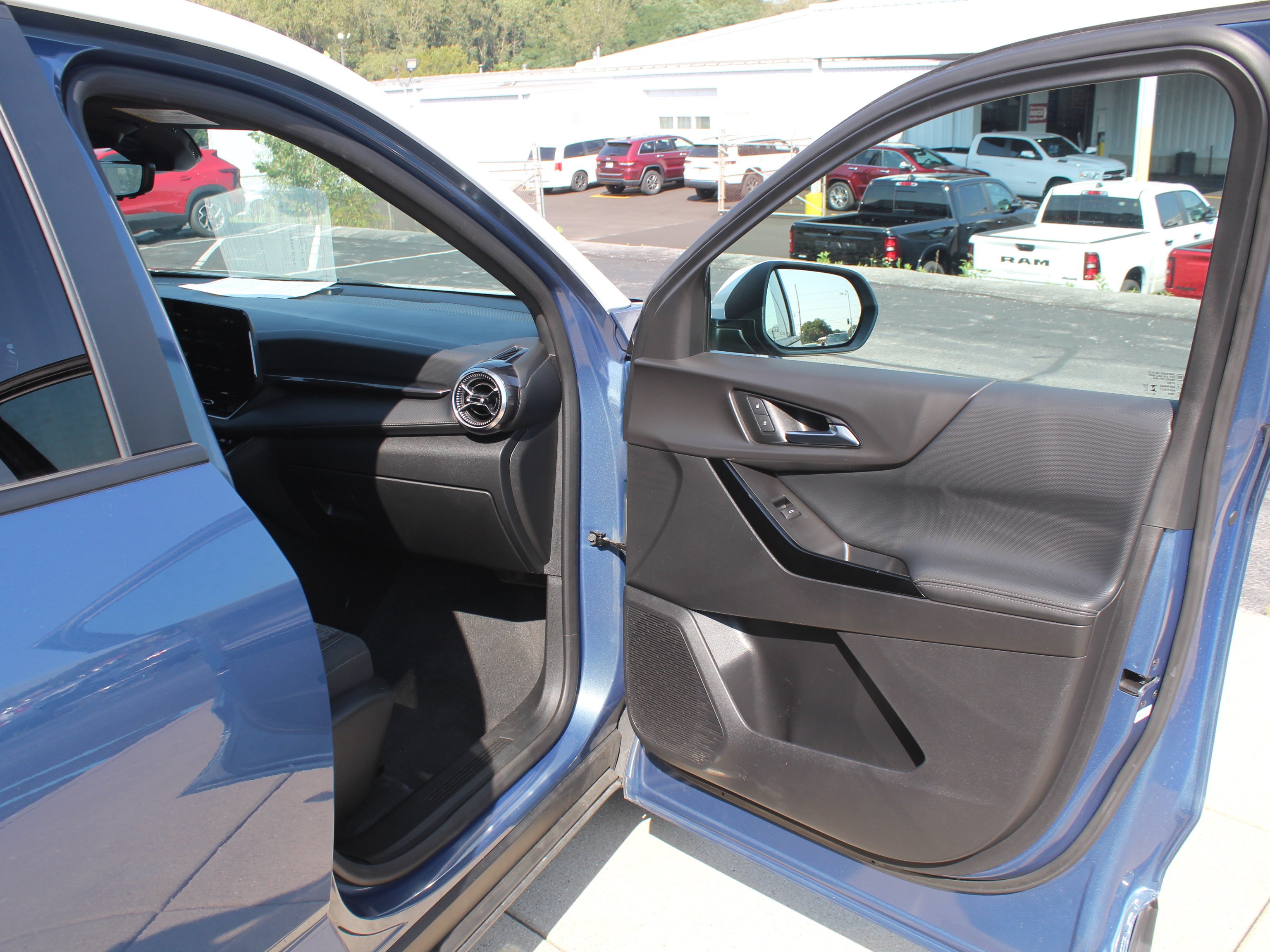 2025 Chevrolet Equinox LT - Photo 26