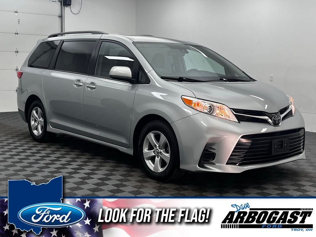 2019 Toyota Sienna LE V6 7-Passenger Access Seat's photo