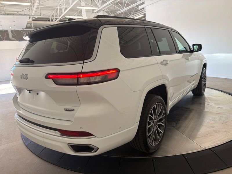 Used 2025 White Jeep Summit image 3