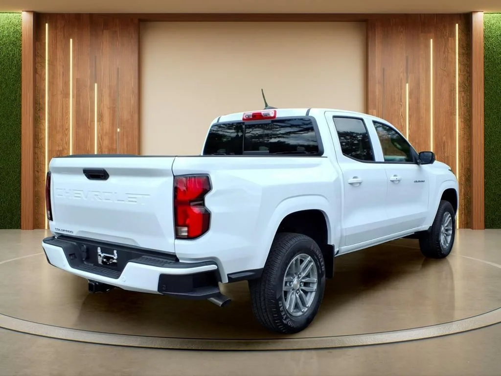 New 2026 Summit White Chevrolet LT image 31