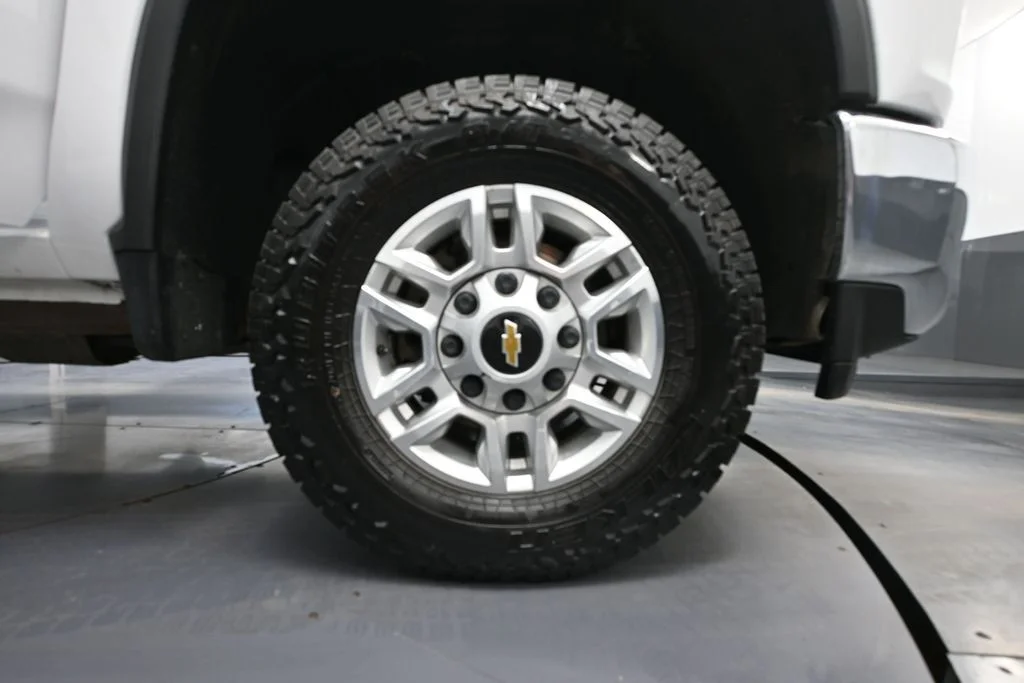 Used 2022 White Chevrolet LT image 12