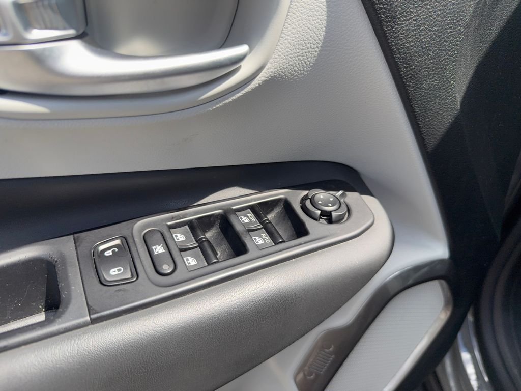 Used 2022 Gray Jeep Limited image 13