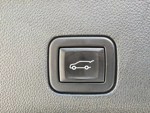 Used 2023 Sterling Metallic GMC AT4 image 19