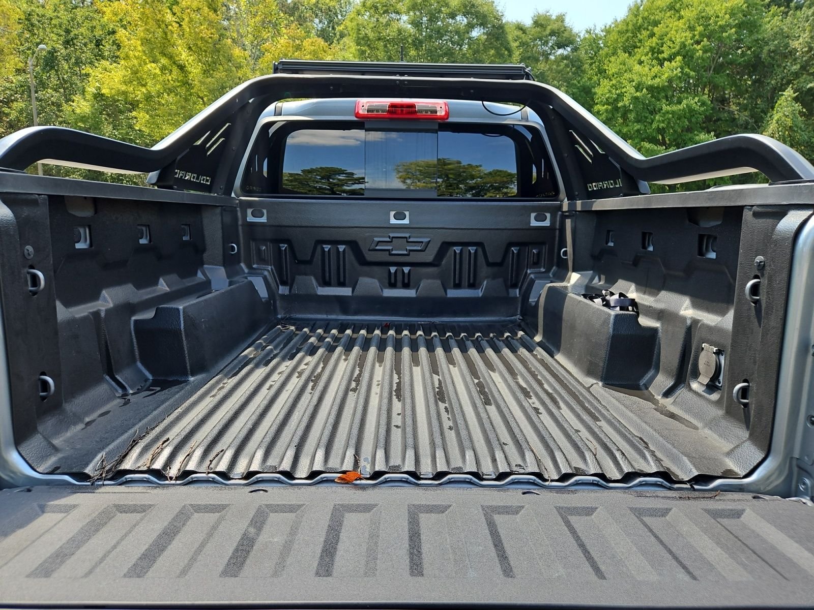 Used 2025 Gray Chevrolet Z71 image 19