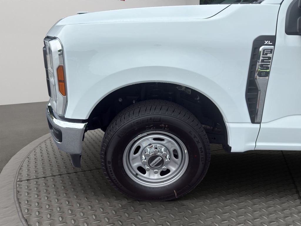 Used 2025 Oxford White Ford XL image 13