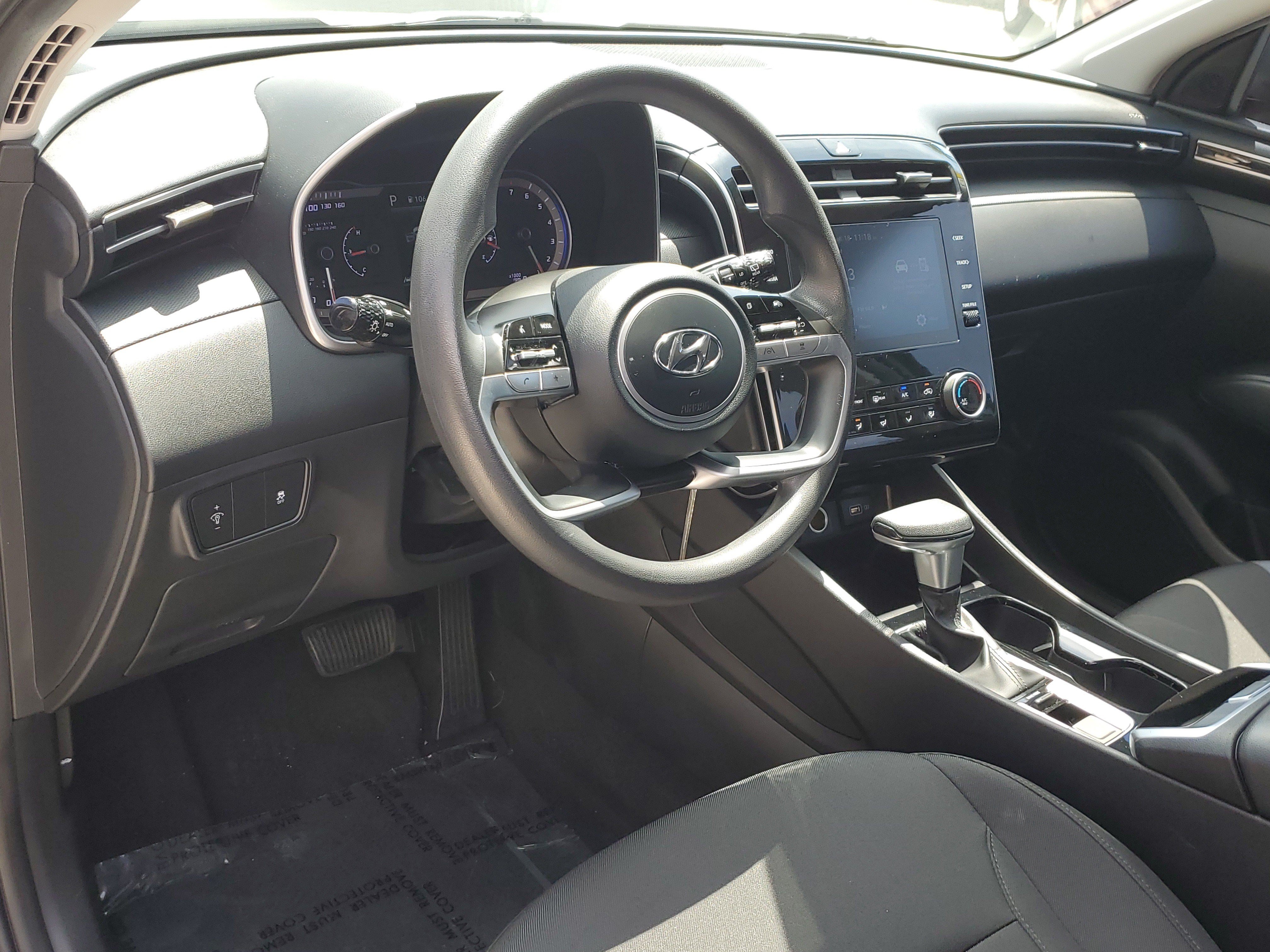 Used 2023 Shimmering Silver Hyundai SE image 18