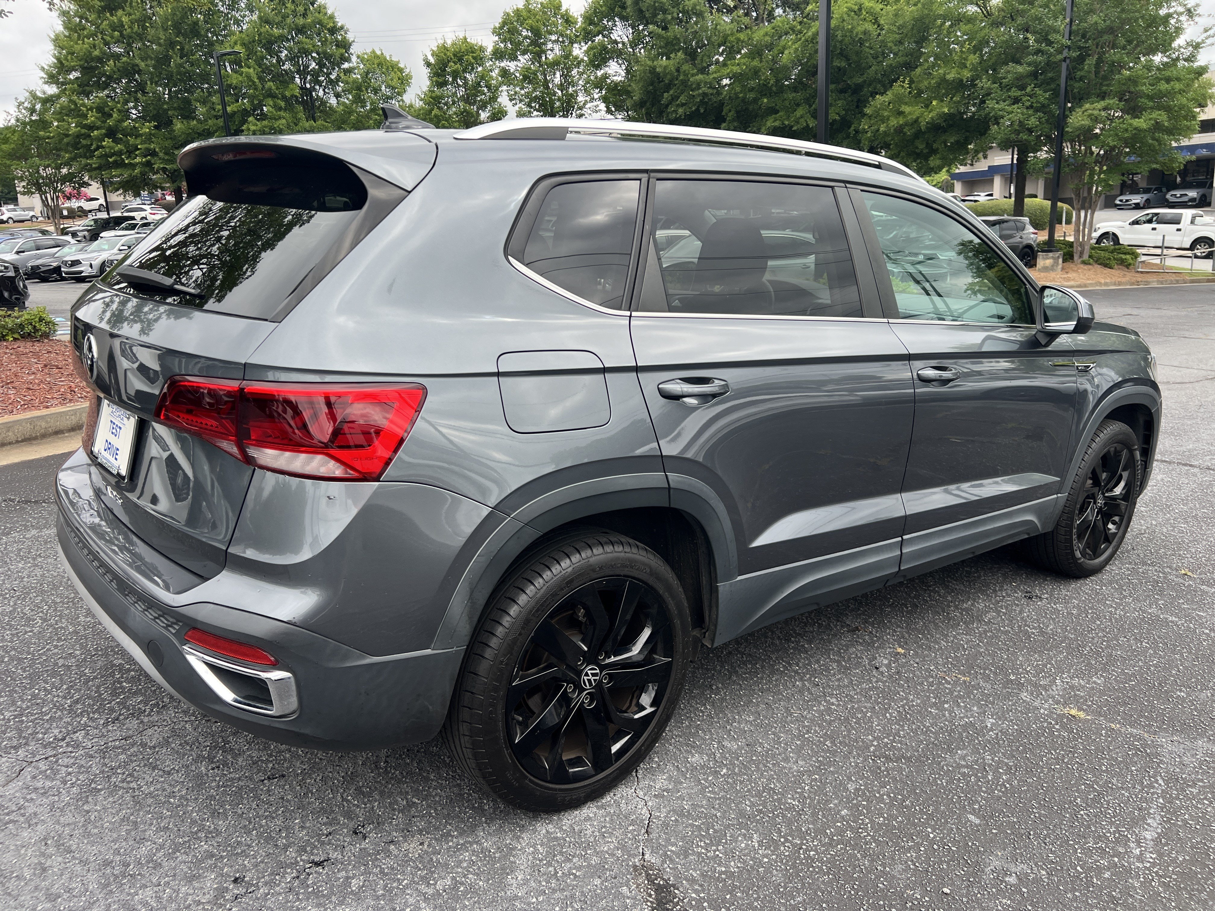Used 2022 Platinum Gray Metallic Volkswagen SE image 5