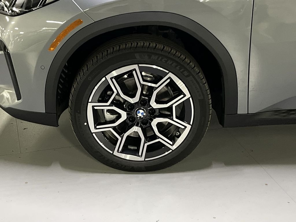 Used 2026 Gray BMW xDrive28i image 10