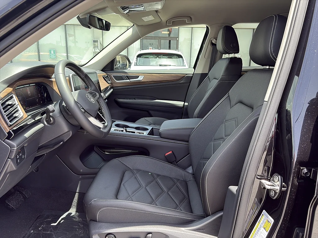 New 2026 Deep Black Pearl Volkswagen 2.0T SE FWD image 15