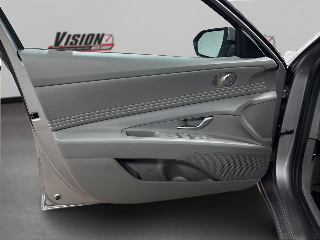 2025 Hyundai Elantra SEL - Photo 22