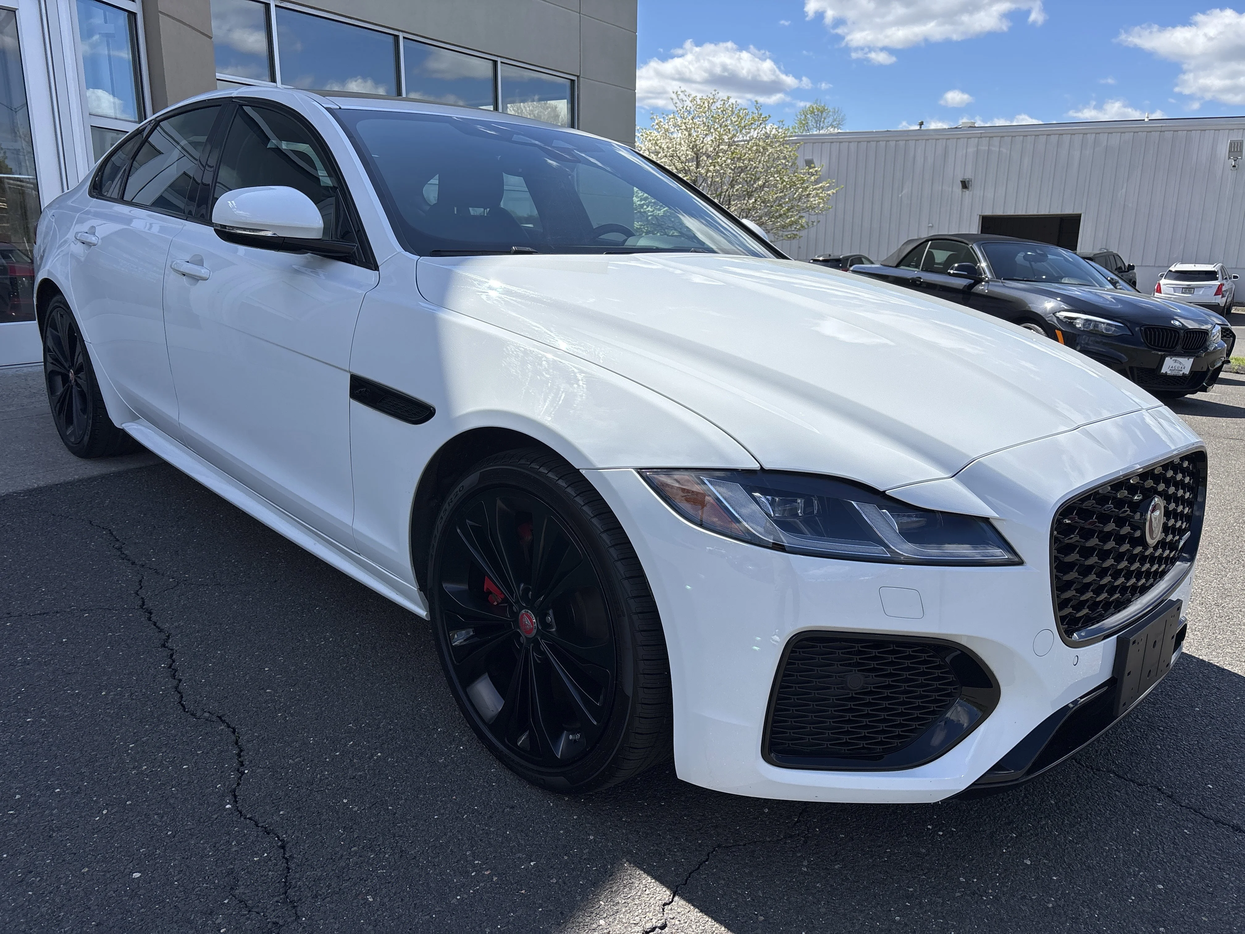 Used 2023 Fuji White Jaguar R-Dynamic SE image 2
