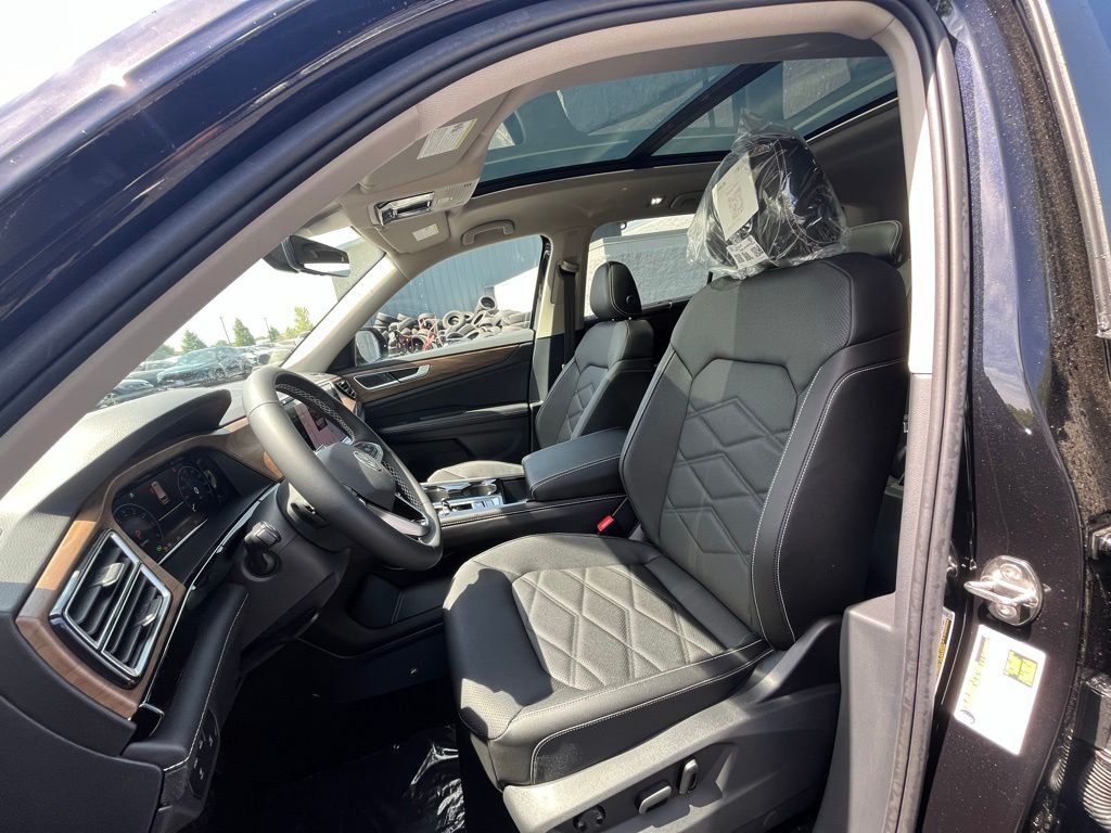 New 2026 Black Volkswagen 2.0T SE w/Technology image 10