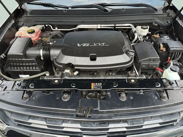 Used 2018 Black Chevrolet Z71 image 28