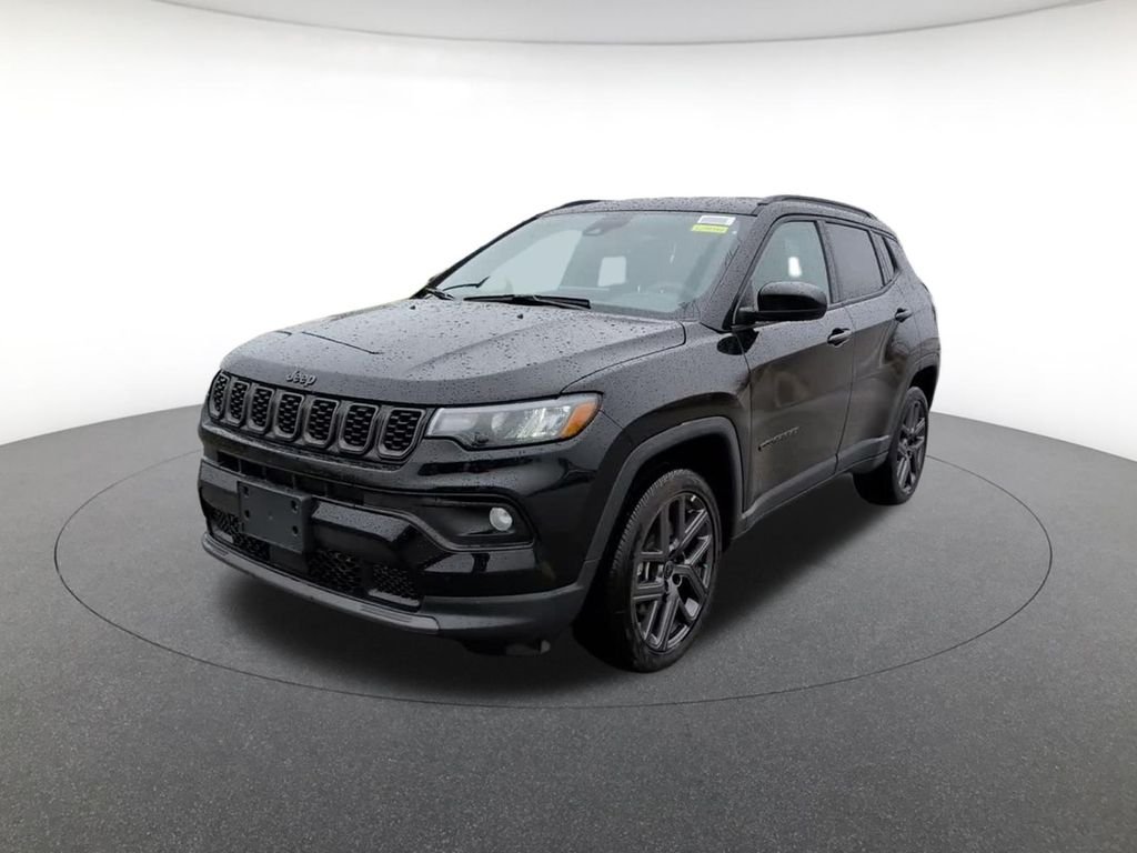 New 2026 Diamond Black Crystal Pearl-Coat Exterior Paint Jeep Latitude image 14