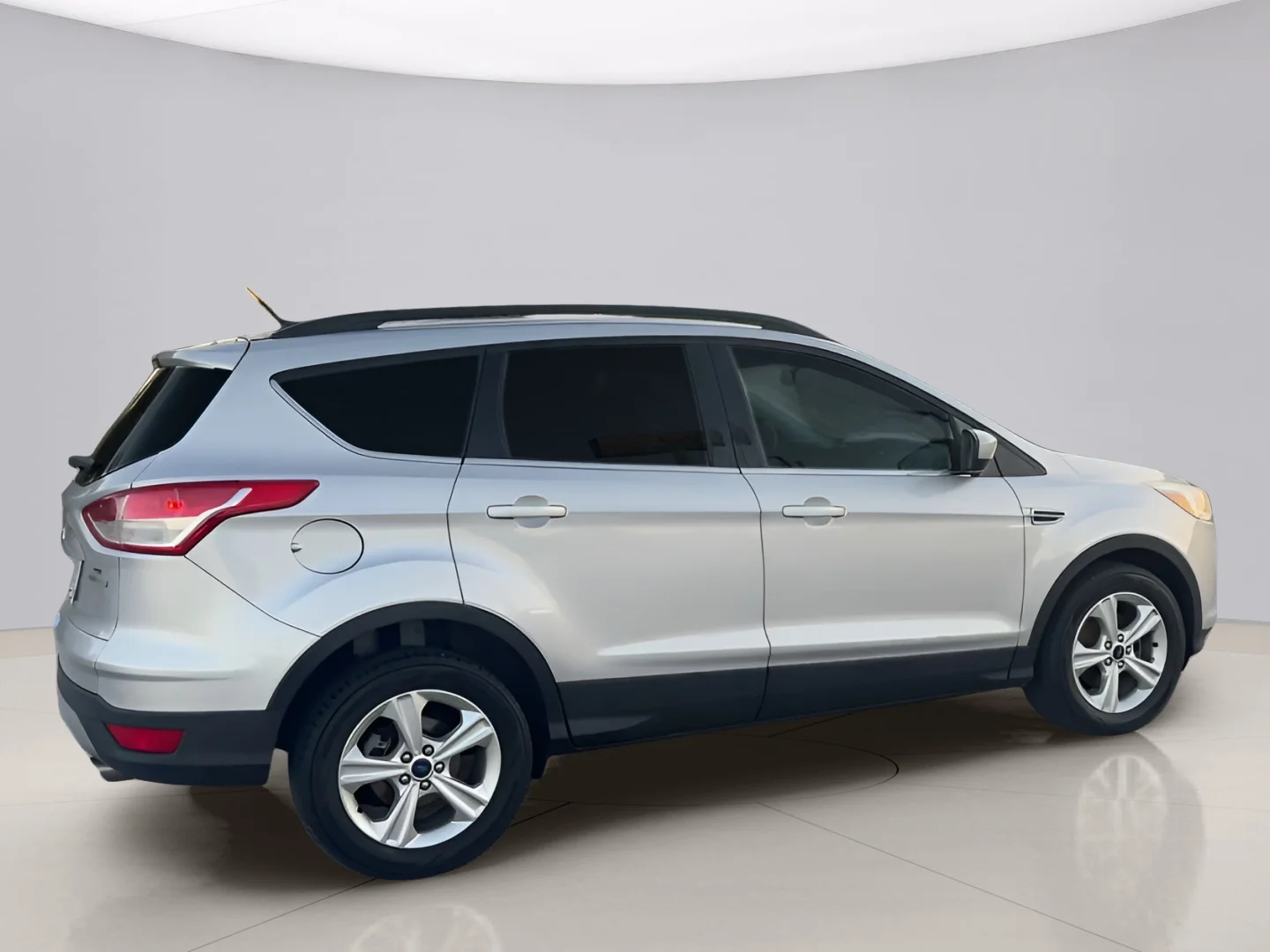 Used 2016 Silver Ford SE image 4