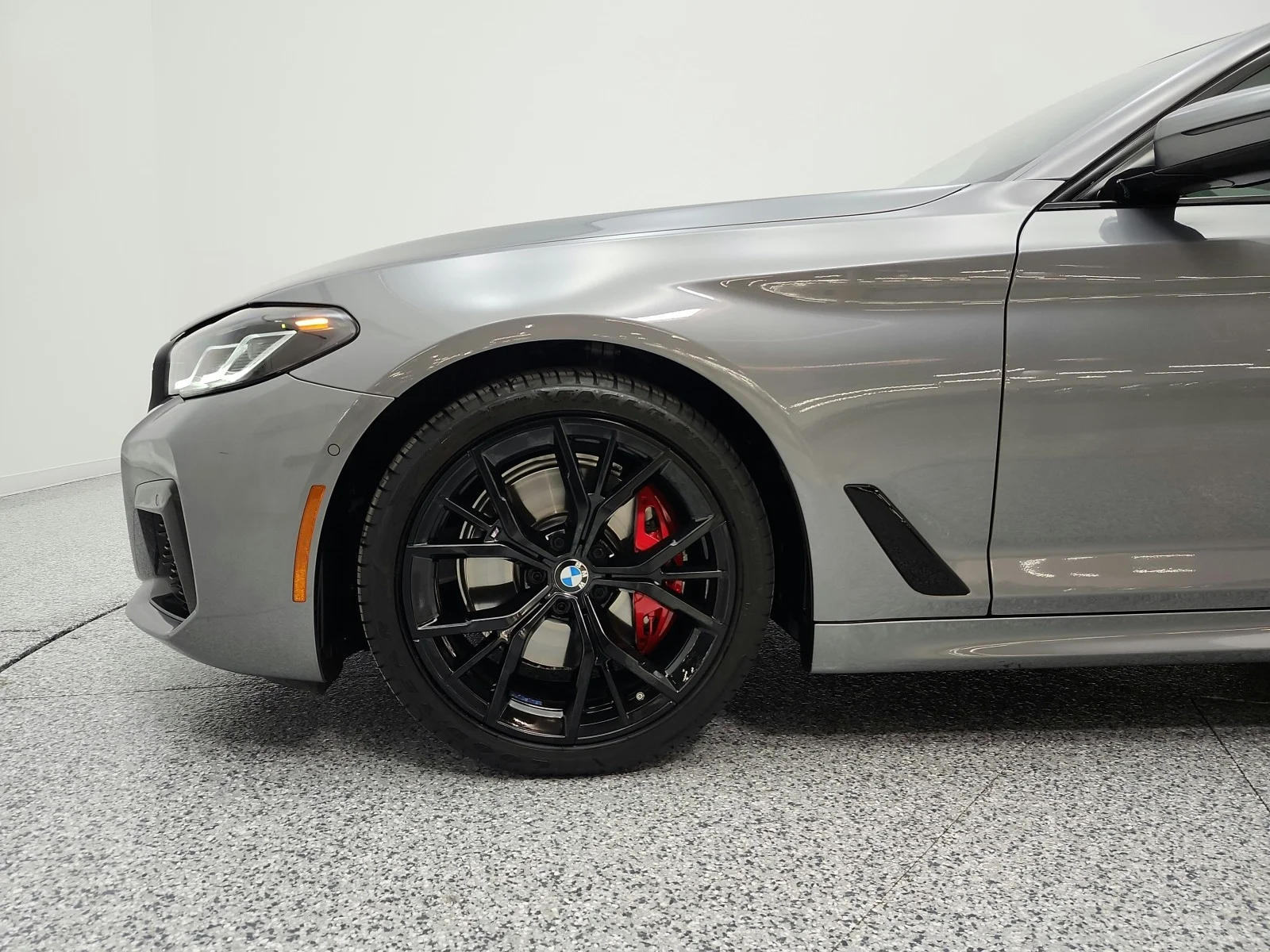Used 2023 Skyscraper Gray Metallic BMW 530i xDrive Sedan image 38